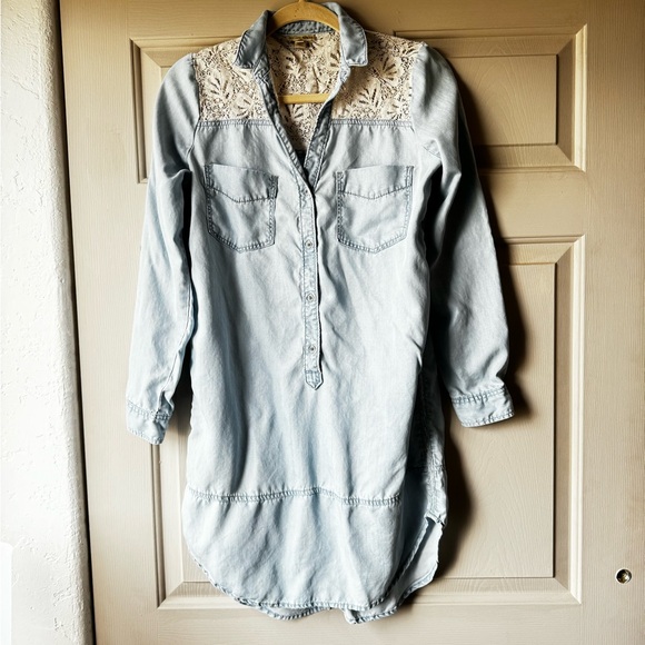 anthropologie • Holding Horses Chambray + Lace Dress • S - Picture 2 of 8